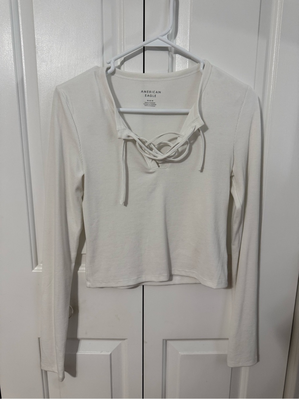 AE Cropped Long Sleeve Lace-Up T-Shirt